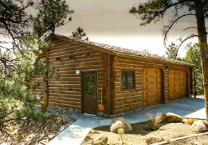 Log sided garage with saddled corners